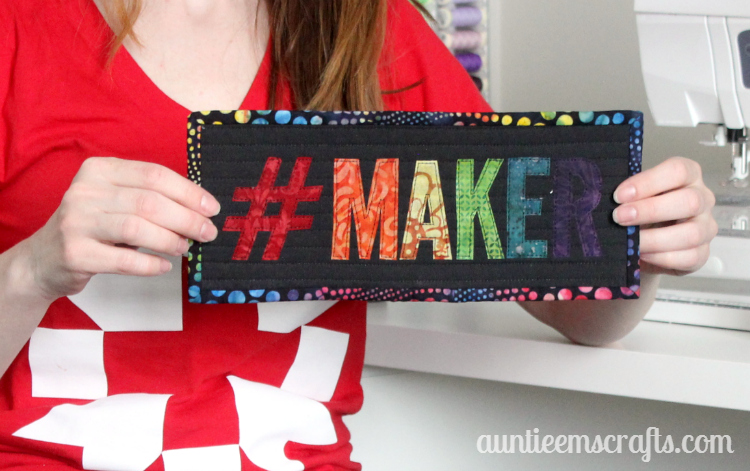 #MAKER wall hanging/mini quilt/mug rug tutorial | AuntieEmsCrafts.com