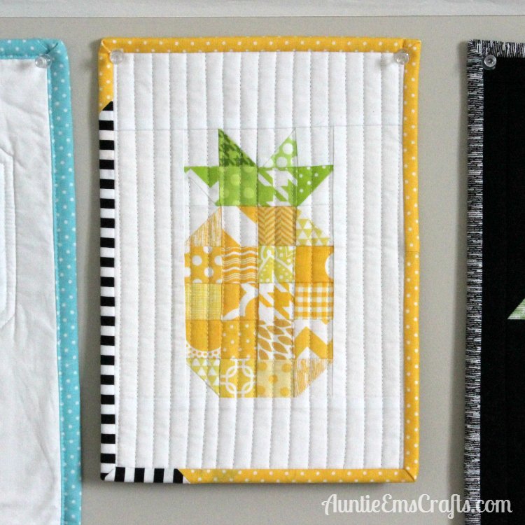 Pineapple Mini Quilt and a Giveaway! | Auntie Em's Crafts
