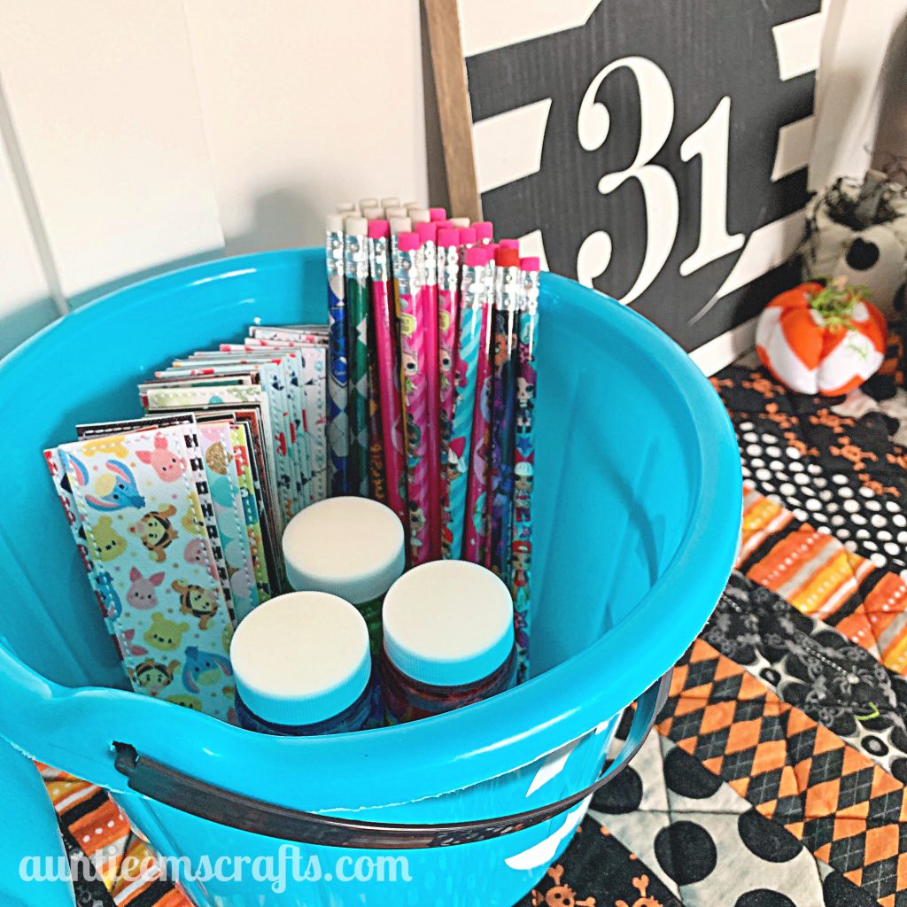 Free In The Hoop Bookmark | Auntie Em's Crafts
